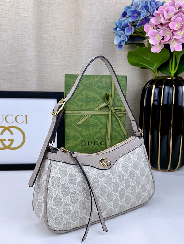 激安グッチバッグコピー背面デザイン